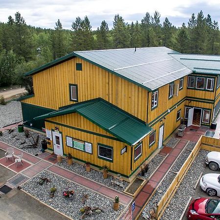 Hot Springs Campground & Hostel Upper Laberge Dış mekan fotoğraf