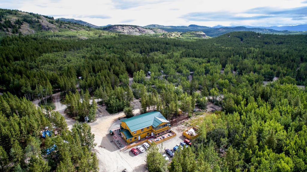 Hot Springs Campground & Hostel Upper Laberge Dış mekan fotoğraf