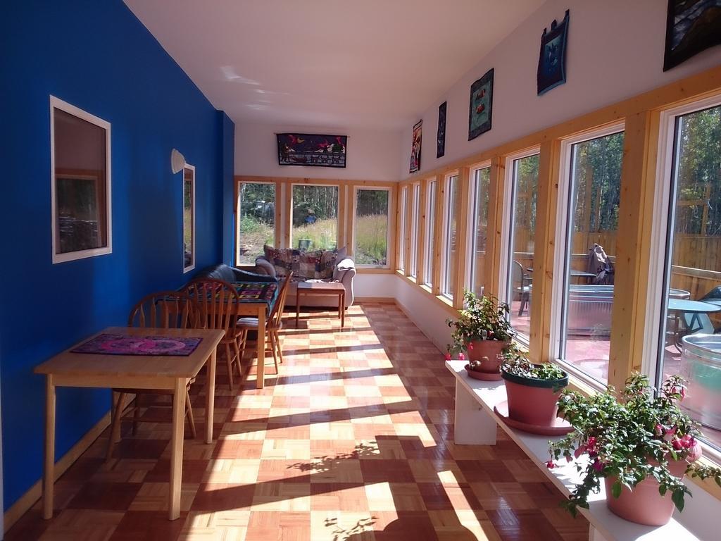 Hot Springs Campground & Hostel Upper Laberge Dış mekan fotoğraf