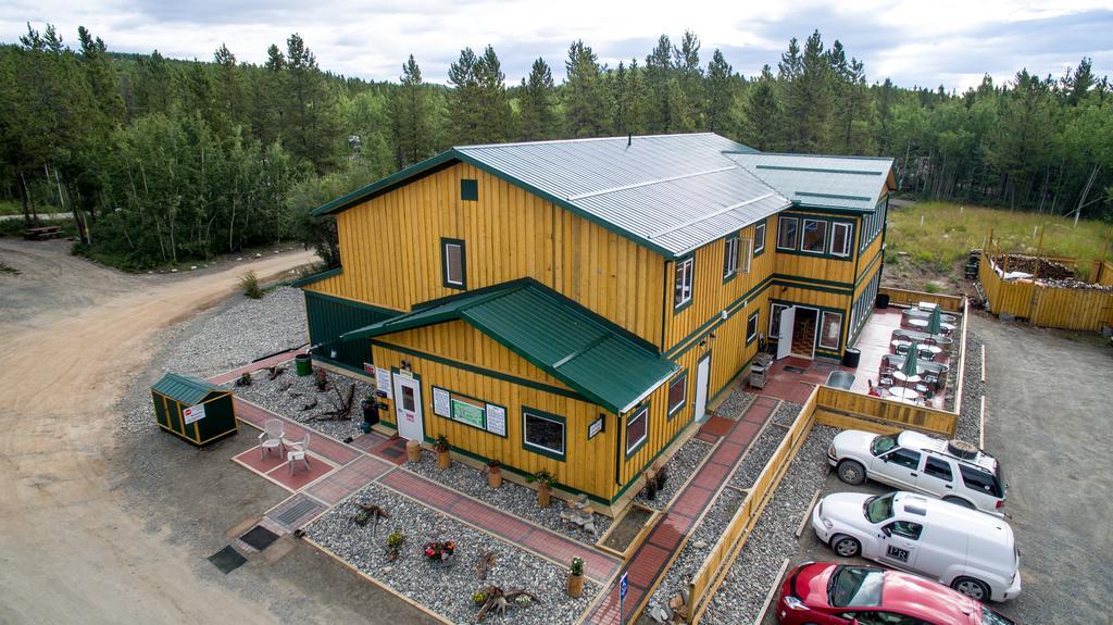 Hot Springs Campground & Hostel Upper Laberge Dış mekan fotoğraf